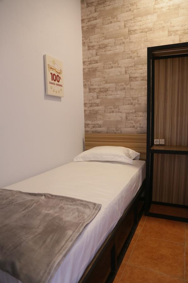Morning Sun Hotel Surabaya Exterior foto